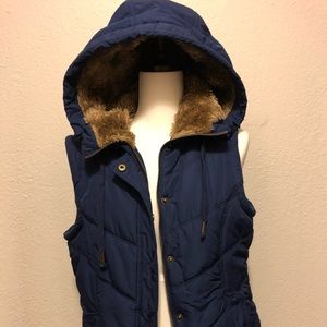 American Eagle Puffer Vest, Faux Fur Hood size M